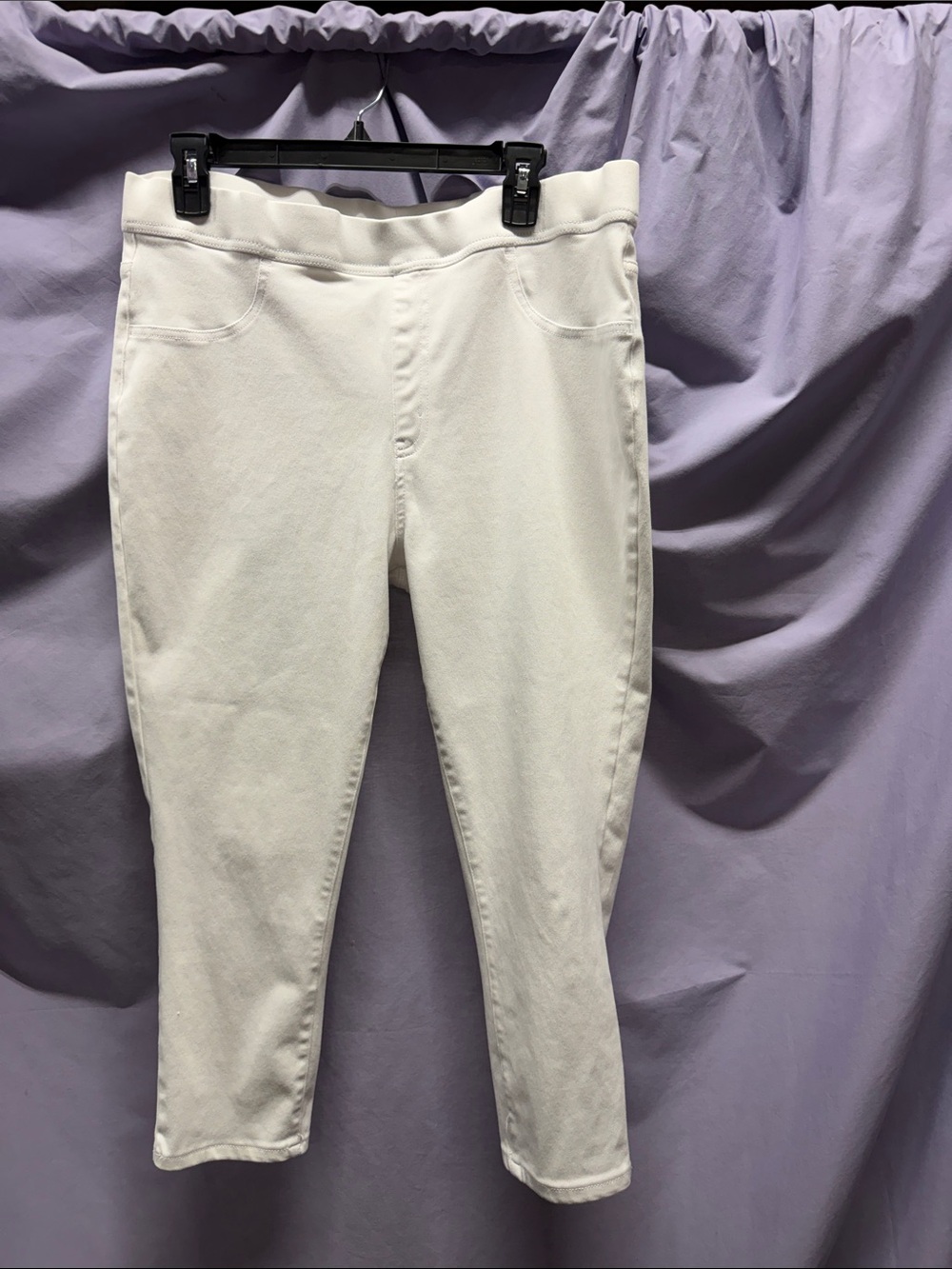 Time and Tru White Pull-On Ankle Jeans